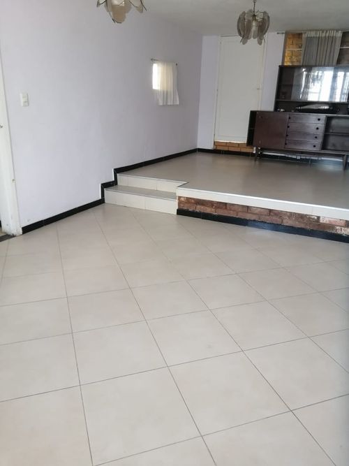 Casa de 5 alcobas en venta en Las Nieves, Tunja, 413 m² · foto 2 de 22