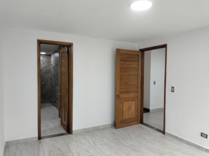 Apartamento de 3 alcobas en arriendo en El Poblado, Medellín, 186 m² · foto 9 de 17