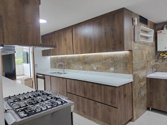 Apartamento de 3 alcobas en arriendo en El Poblado, Medellín, 186 m² · foto 4 de 17