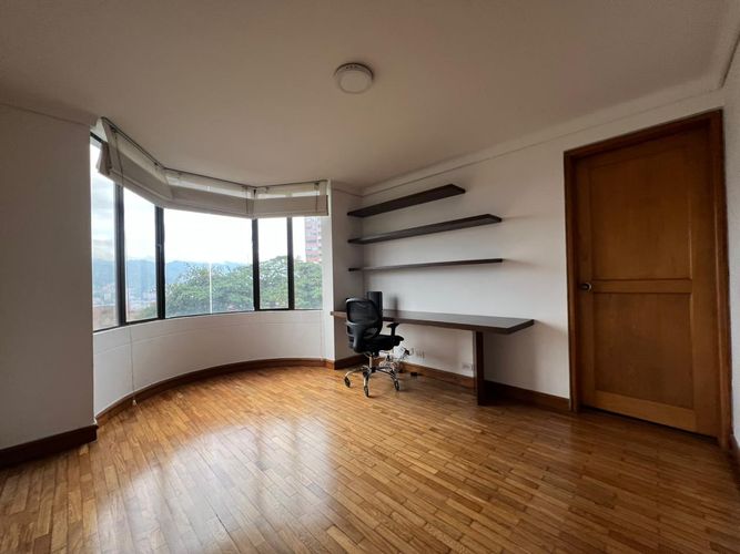Apartamento de 3 alcobas en arriendo en El Poblado, Medellín, 160 m² · foto 2 de 16