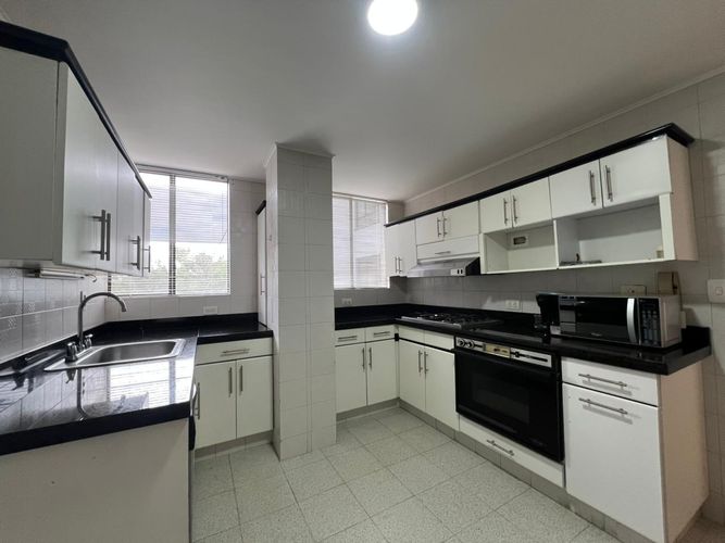 Apartamento de 3 alcobas en arriendo en El Poblado, Medellín, 160 m² · foto 6 de 16