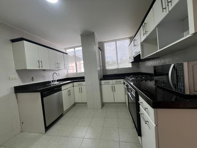 Apartamento de 3 alcobas en arriendo en El Poblado, Medellín, 160 m² · foto 8 de 16