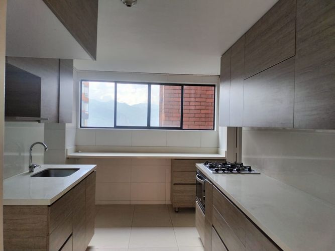 Apartamento de 3 alcobas en arriendo en El Poblado, Medellín, 170 m² · foto 10 de 16