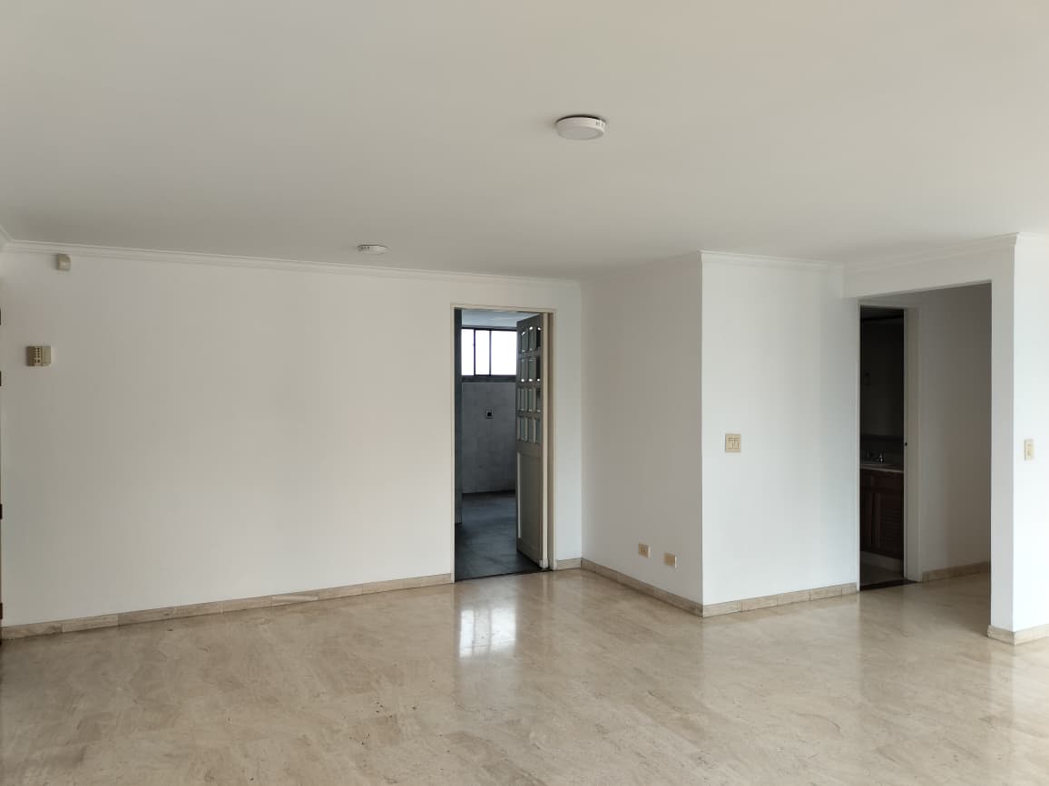 Apartamento en arriendo en El Poblado, Medellín · foto 3 de 19