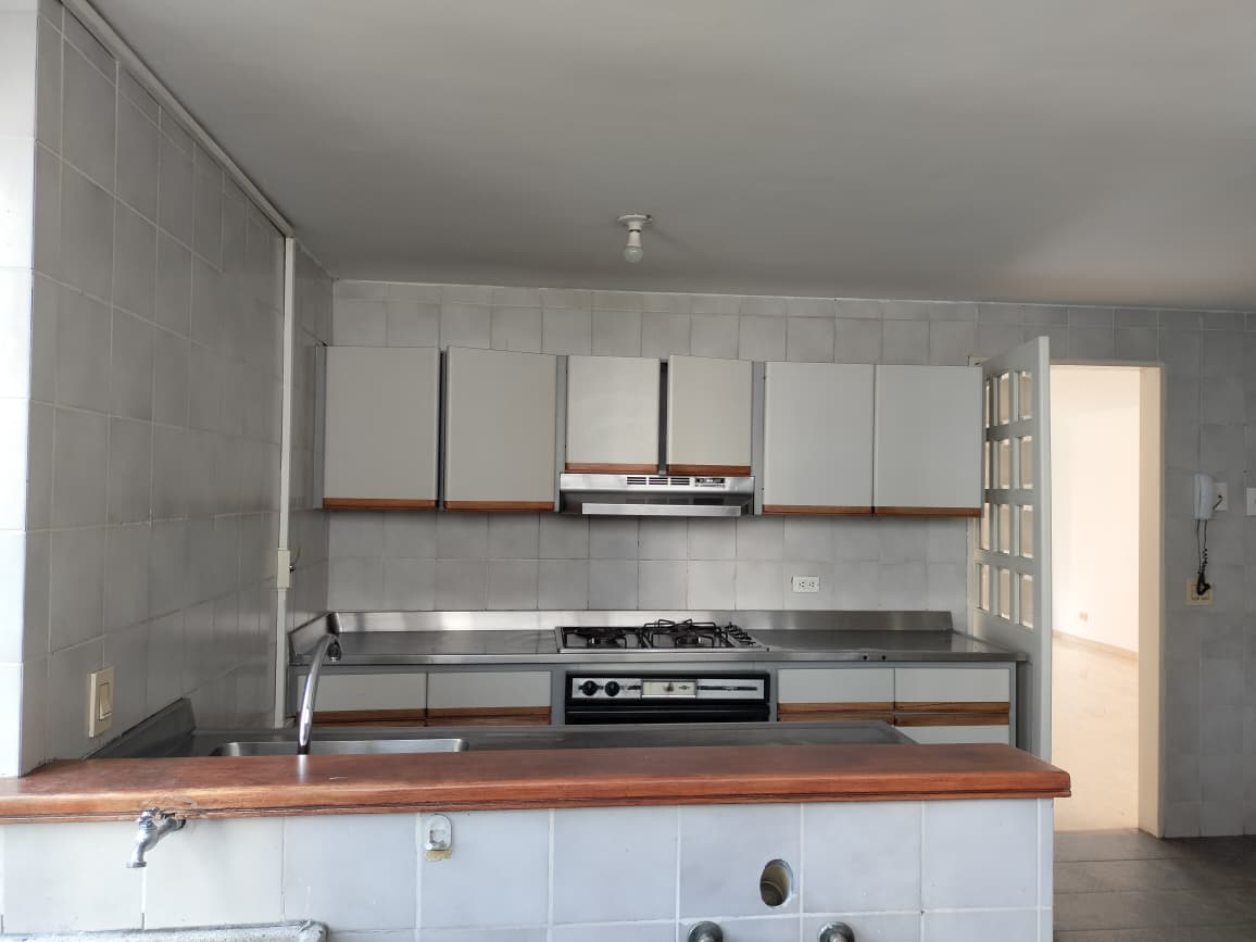 Apartamento en arriendo en El Poblado, Medellín · foto 4 de 19