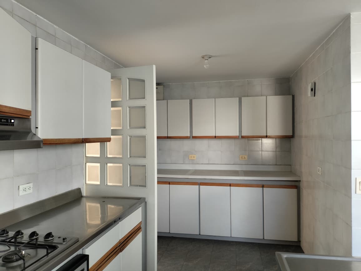 Apartamento en arriendo en El Poblado, Medellín · foto 6 de 19
