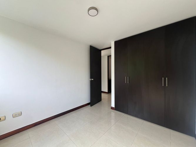 Apartamento de 3 alcobas en arriendo en Cumbres, Envigado, 90 m² · foto 4 de 17
