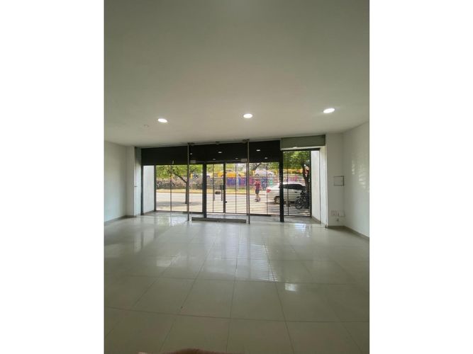 Edificio en arriendo en Cristales, Cali, 1484 m² · foto 3 de 24