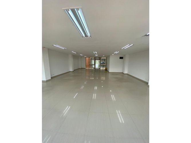 Edificio en arriendo en Cristales, Cali, 1484 m² · foto 8 de 24