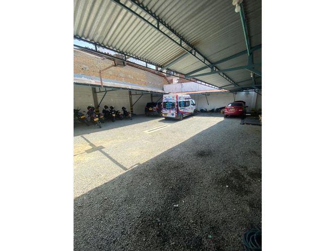 Edificio en arriendo en Cristales, Cali, 1484 m² · foto 11 de 24