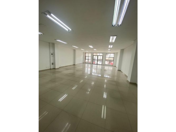 Edificio en arriendo en Cristales, Cali, 1484 m² · foto 12 de 24