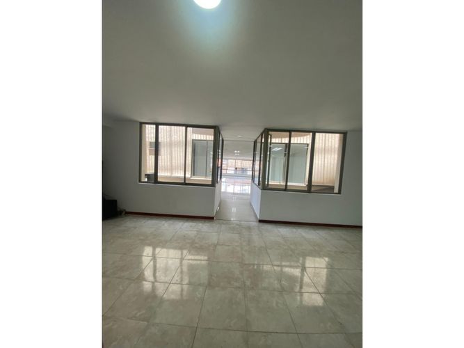 Edificio en arriendo en Cristales, Cali, 1484 m² · foto 13 de 24