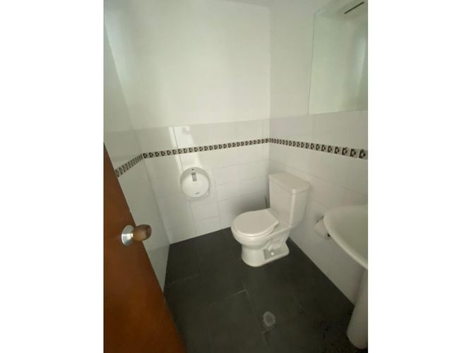 Edificio en arriendo en Cristales, Cali, 1484 m² · foto 14 de 24