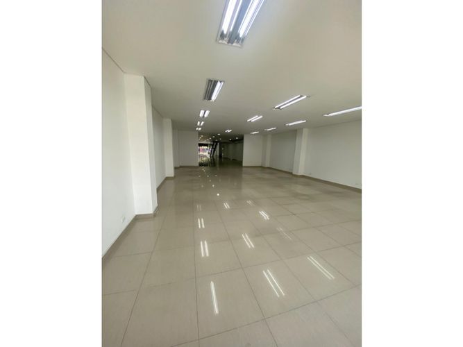 Edificio en arriendo en Cristales, Cali, 1484 m² · foto 23 de 24