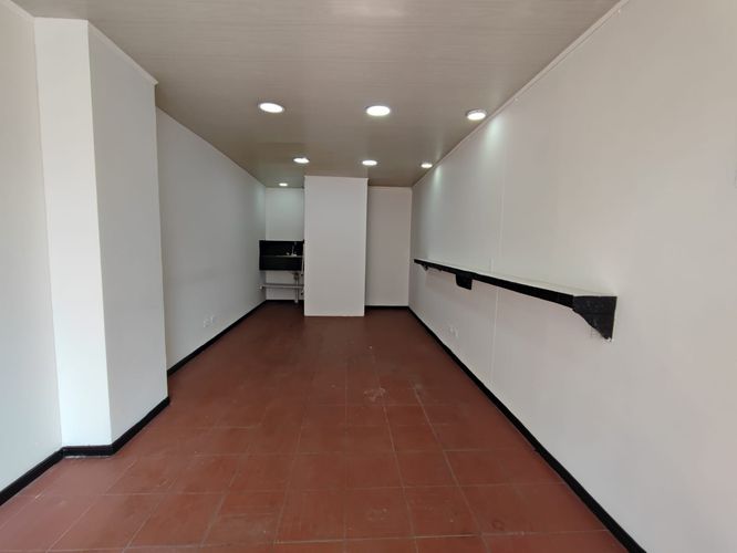 Local en venta en La Argentina, Manizales, 30 m² · foto 2 de 9