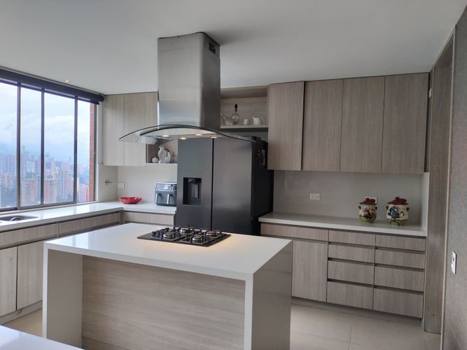 Apartamento de 3 alcobas en venta en El Poblado, Medellín, 171 m² · foto 8 de 18
