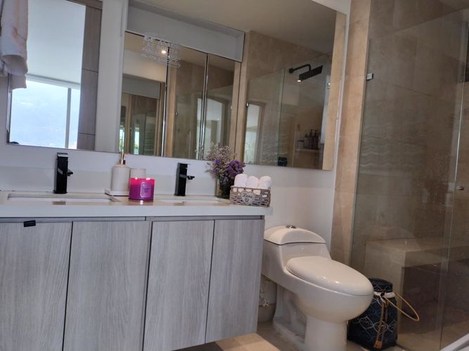 Apartamento de 3 alcobas en venta en El Poblado, Medellín, 171 m² · foto 17 de 18