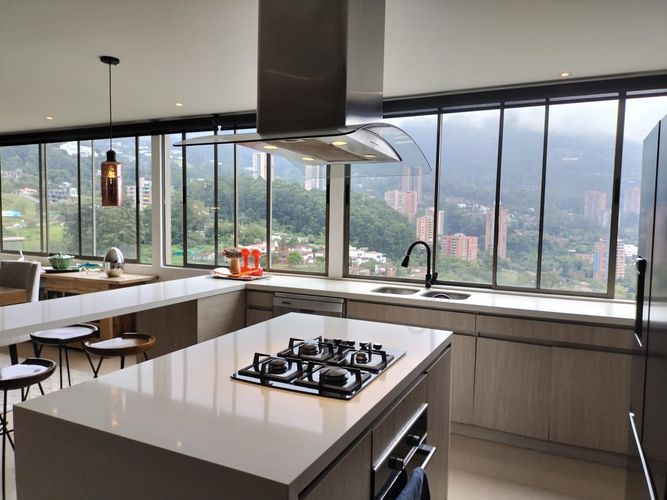 Apartamento de 3 alcobas en venta en El Poblado, Medellín, 171 m² · foto 9 de 18