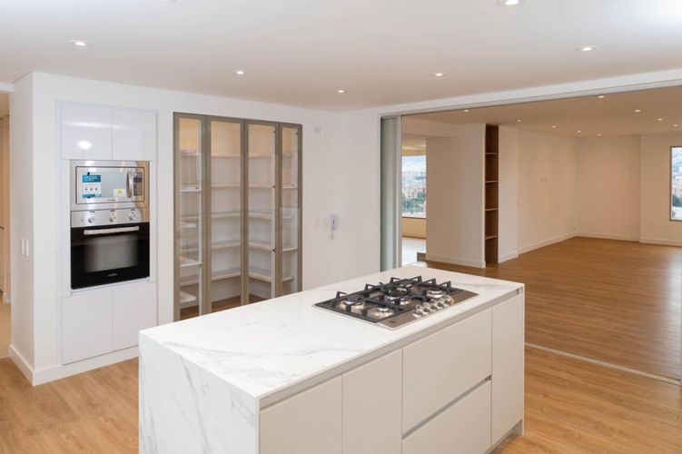 Apartamento de 5 alcobas en venta en Niza Suba, Bogotá, 292 m² · foto 3 de 24