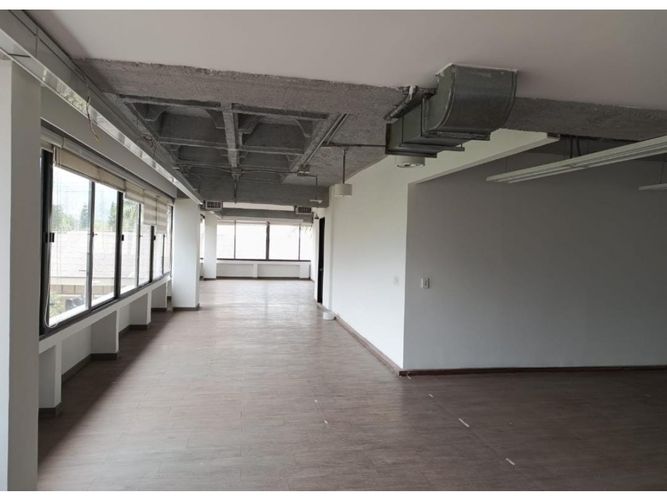 Oficina en arriendo en La Esmeralda, Envigado, 287 m² · foto 2 de 9