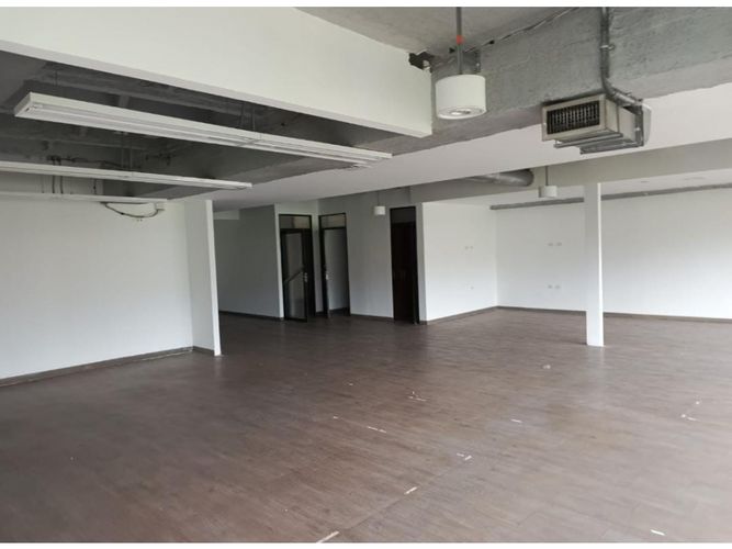 Oficina en arriendo en La Esmeralda, Envigado, 287 m² · foto 3 de 9