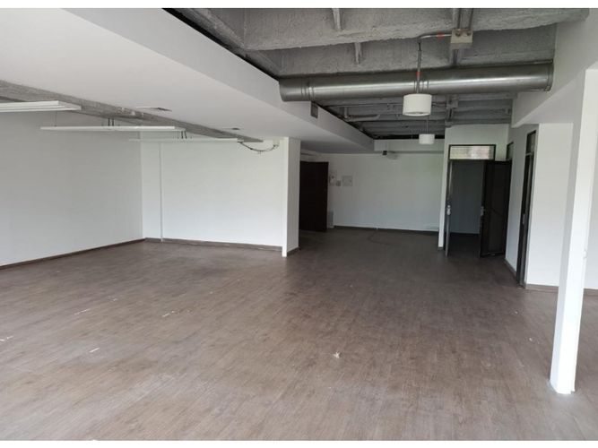 Oficina en arriendo en La Esmeralda, Envigado, 287 m² · foto 5 de 9