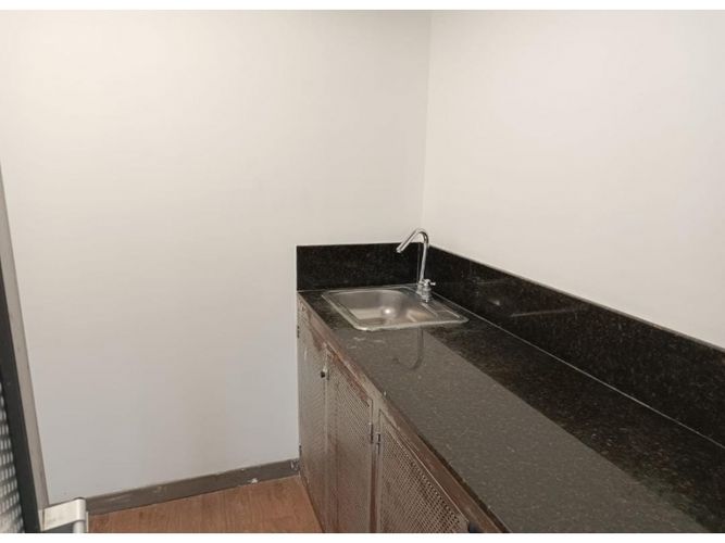 Oficina en arriendo en La Esmeralda, Envigado, 287 m² · foto 7 de 9