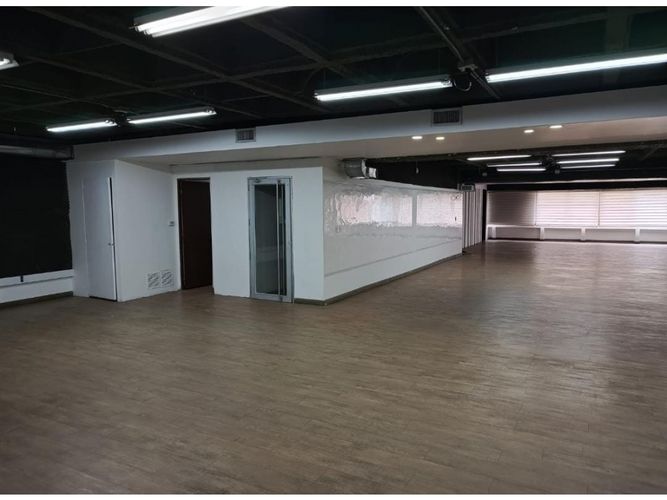 Oficina en arriendo en La Esmeralda, Envigado, 379 m² · foto 2 de 7