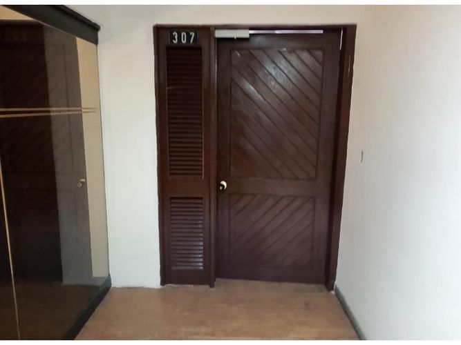 Oficina en arriendo en La Esmeralda, Envigado, 379 m² · foto 3 de 7