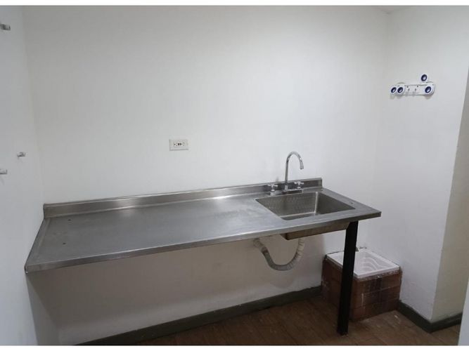 Oficina en arriendo en La Esmeralda, Envigado, 379 m² · foto 4 de 7
