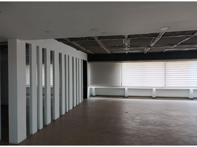 Oficina en arriendo en La Esmeralda, Envigado, 379 m² · foto 6 de 7