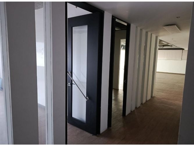 Oficina en arriendo en La Esmeralda, Envigado, 379 m² · foto 7 de 7