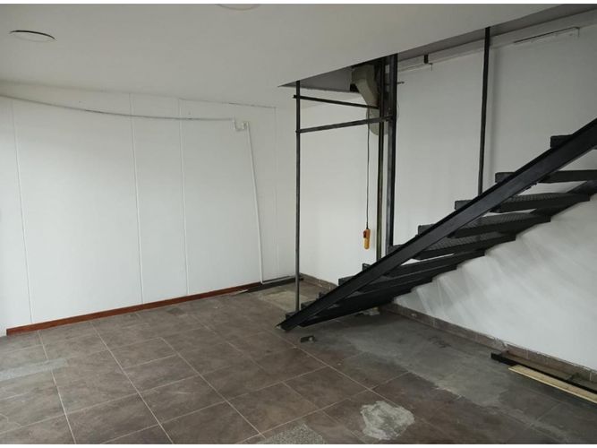 Local en arriendo en La Esmeralda, Envigado, 238 m² · foto 3 de 10