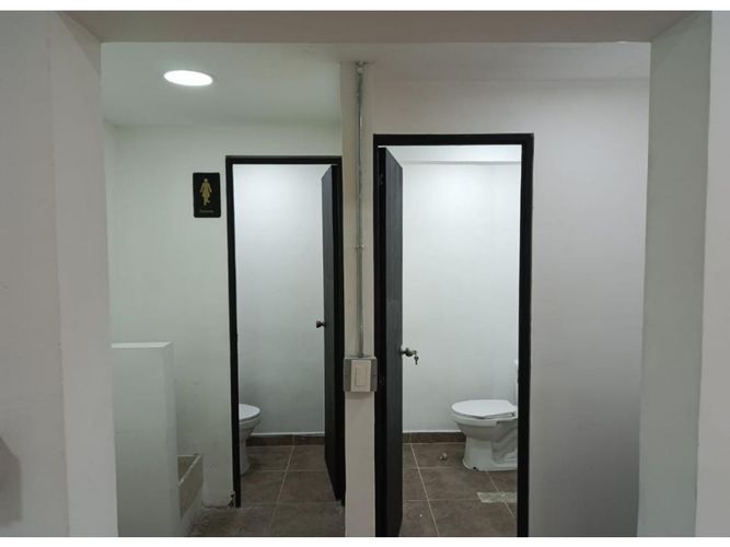 Local en arriendo en La Esmeralda, Envigado, 238 m² · foto 10 de 10