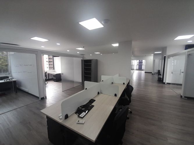 Oficina en arriendo en El Poblado, Medellín, 375 m² · foto 3 de 20