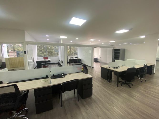 Oficina en arriendo en El Poblado, Medellín, 375 m² · foto 2 de 20