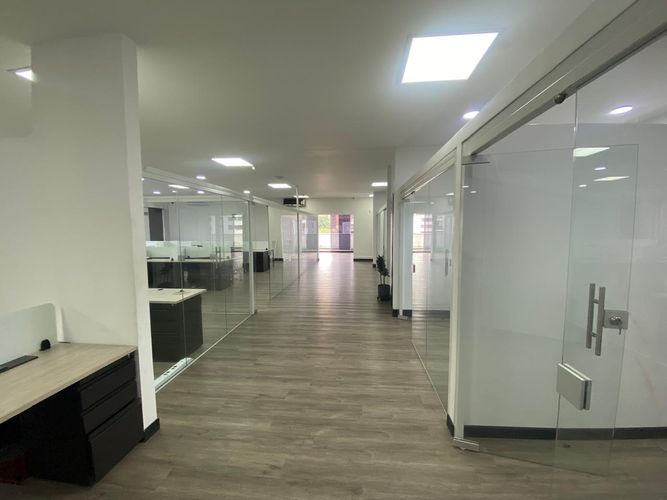 Oficina en arriendo en El Poblado, Medellín, 375 m² · foto 7 de 20