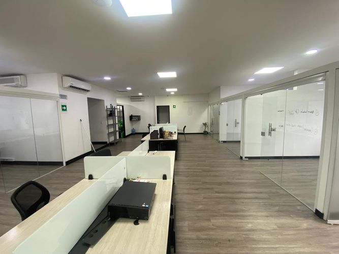 Oficina en arriendo en El Poblado, Medellín, 375 m² · foto 4 de 20
