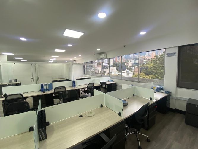 Oficina en arriendo en El Poblado, Medellín, 375 m² · foto 13 de 20