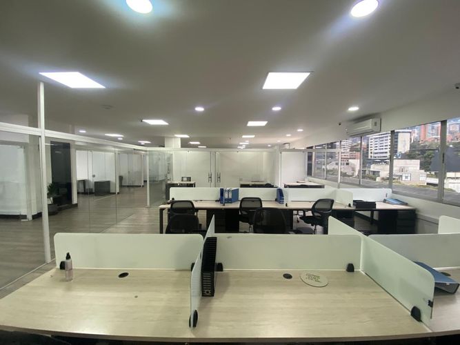 Oficina en arriendo en El Poblado, Medellín, 375 m² · foto 12 de 20