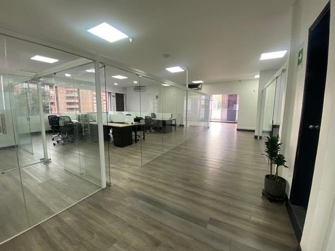 Oficina en arriendo en El Poblado, Medellín, 375 m² · foto 8 de 20