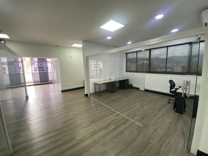 Oficina en arriendo en El Poblado, Medellín, 375 m² · foto 14 de 20