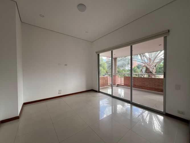 Casa de 4 alcobas en venta en Loma Benedictinos, Envigado, 300 m² · foto 4 de 19