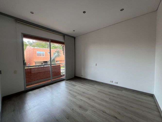 Casa de 4 alcobas en venta en Loma Benedictinos, Envigado, 300 m² · foto 12 de 19