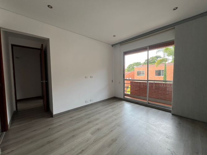 Casa de 4 alcobas en venta en Loma Benedictinos, Envigado, 300 m² · foto 13 de 19