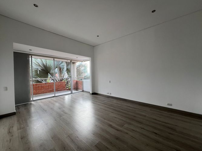 Casa de 4 alcobas en venta en Loma Benedictinos, Envigado, 300 m² · foto 2 de 19