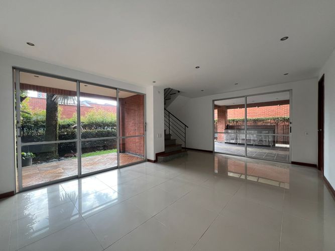 Casa de 4 alcobas en venta en Loma Benedictinos, Envigado, 300 m² · foto 6 de 19