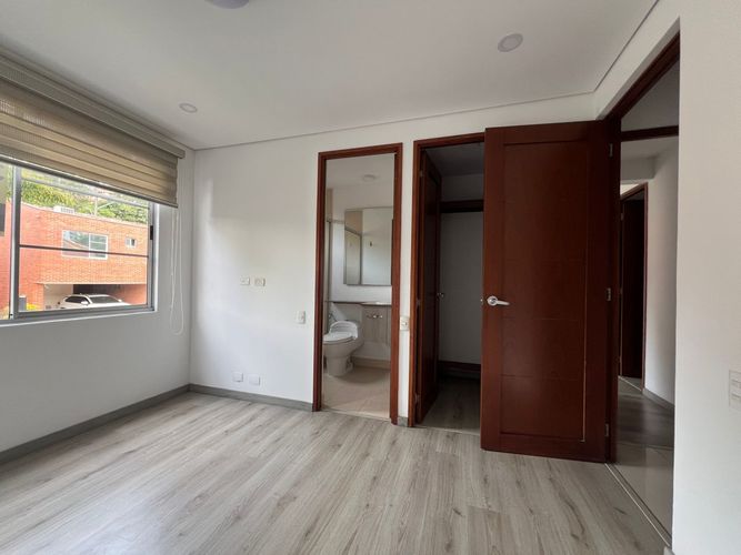 Casa de 4 alcobas en venta en Loma Benedictinos, Envigado, 300 m² · foto 14 de 19