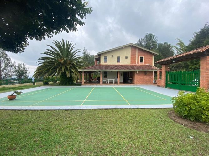 Casa de 3 alcobas en venta en Guarne · foto 2 de 19