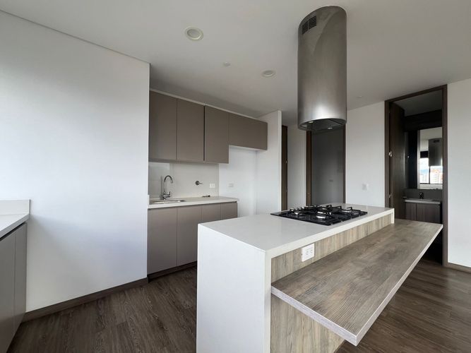 Apartamento de 2 alcobas en arriendo en El Poblado, Medellín, 106 m² · foto 6 de 14